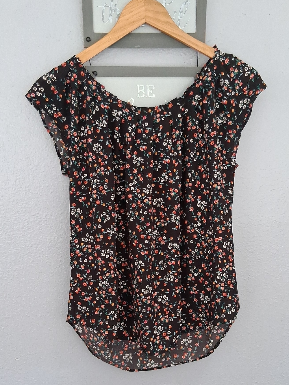 5/$13 LC Floral Cap-Sleeve Blouse